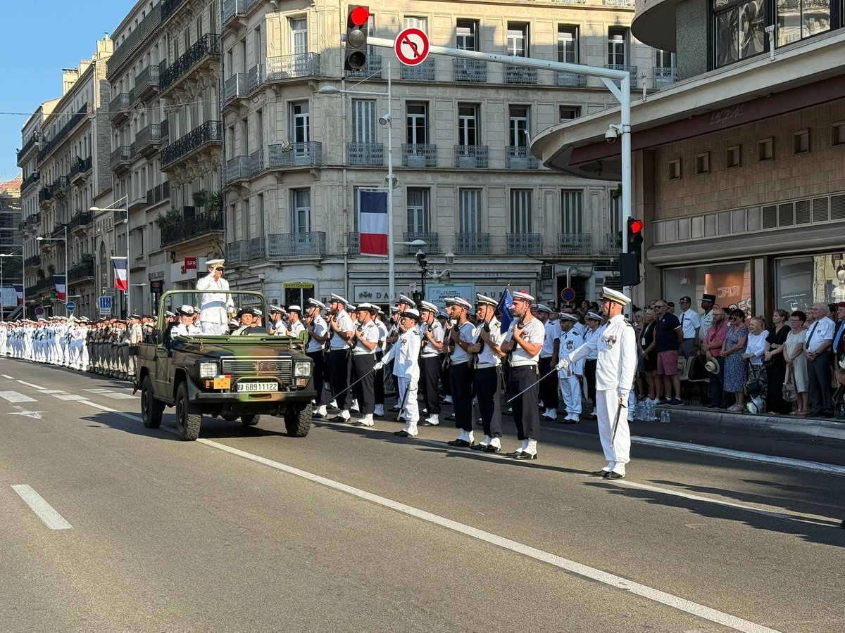 Cecmed_Off's tweet image. #fetenationale2025 🇨🇵
Défilé du #14juillet2025 à @VilleDeToulon sous autorité du VAE Christohe Lucas @Cecmed_Off, en présence d'autorités militaires et d'élus.
Revue des troupes, remise de decorations🥉 défilé pédestre🚶♂️, aeronavale🚁 et motorisé🚒.