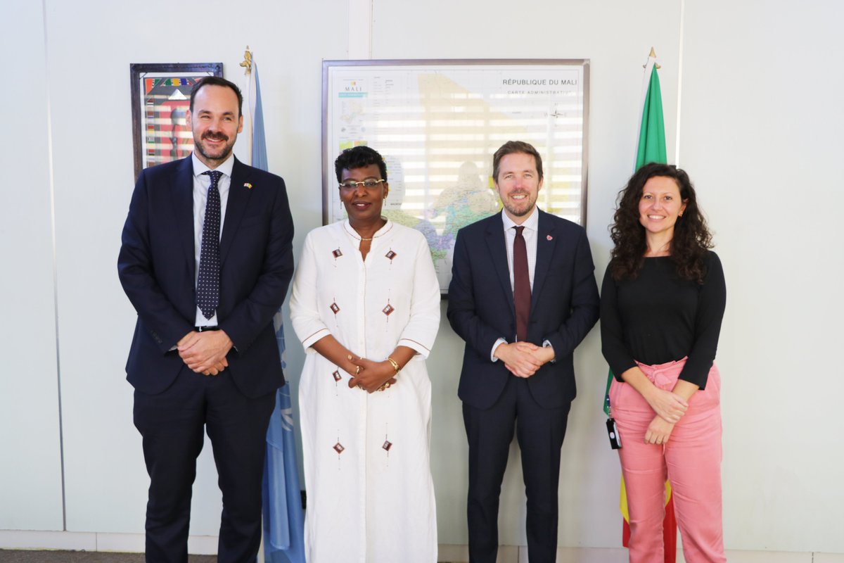 SEM Angus Mckee, Ambassadeur @UKinMali rencontre <a href="/MNizigama/">Marie Goreth Nizigama</a>, RR <a href="/onufemmesmali/">ONU Femmes au Mali</a>.

Un échange fructueux sur le renforcement de la coopération pour la prise en compte de l'Egalité du #genre et l'autonomisation des femmes au #Mali.
#Égalité