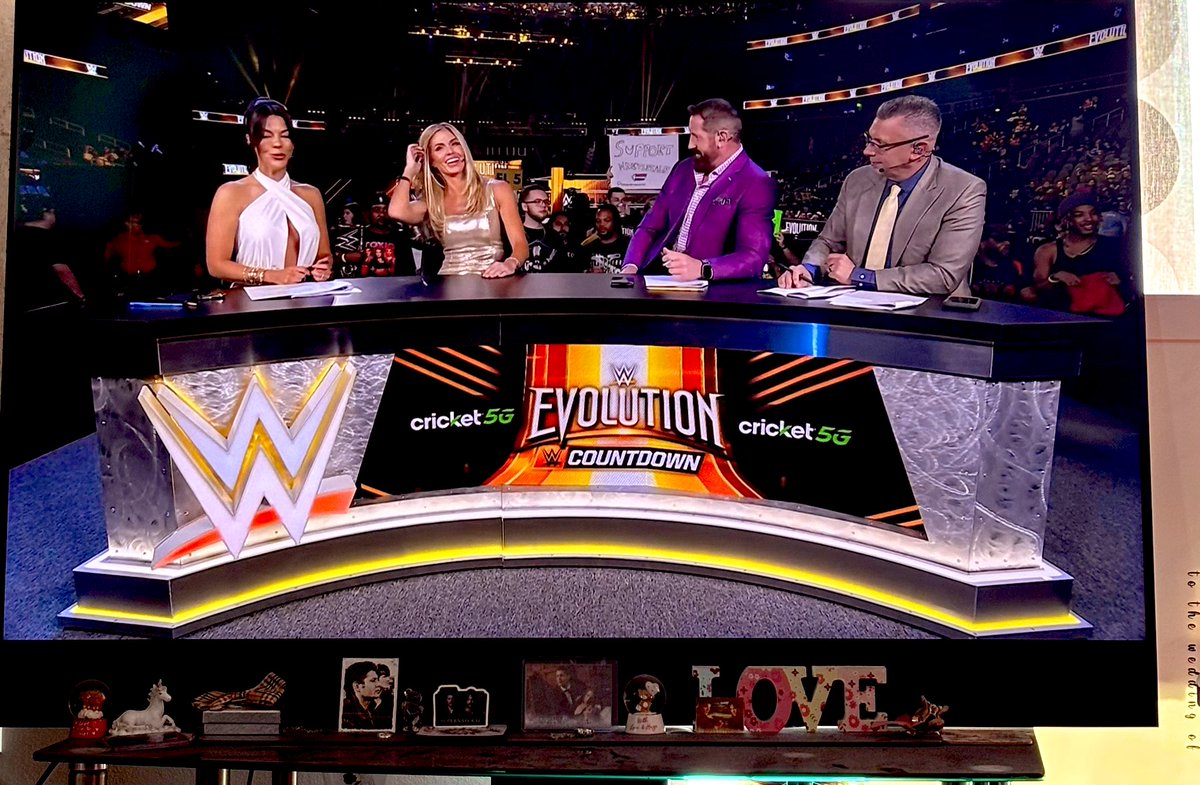 XBeautyOfAngelX's tweet image. I always love seeing @torrie11 from a young girl, to teenage girl to young woman ..💖 I love how she’s so supportive of how far the women have come, I’m glad she keeps on coming back! #Evolution2 is always just a little better for me when I see Torrie, always my #1 💖👸