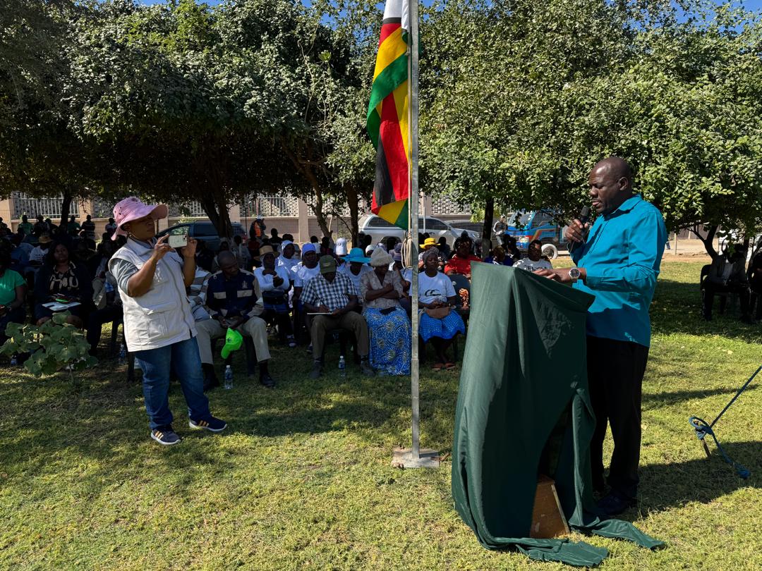 Stakeholders at Beitbridge Border Post contributed during today’s Beitbridge Border Post Anti-Corruption Awareness Campaign Launch Programme. #integritystartswithme #SayNoToCoruption #ZIMRA