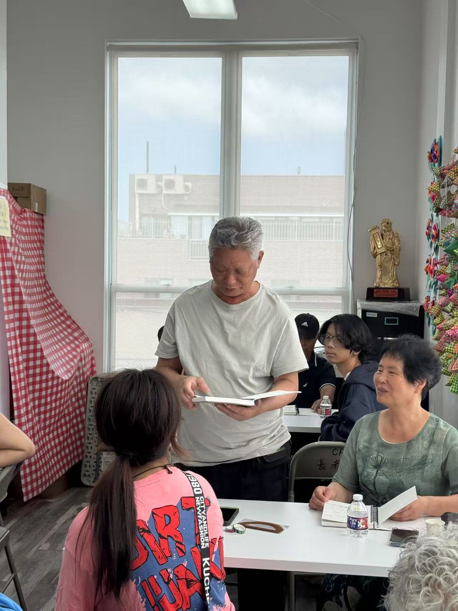 pcra_nyc's tweet image. 🥘Our intergenerational program, in collaboration with @newyorkcares and @cpc_nyc, has come to a close. Teens and seniors talked about their culture, shared their experiences, and brought home more than just recipes—they left with new friendships and memories.