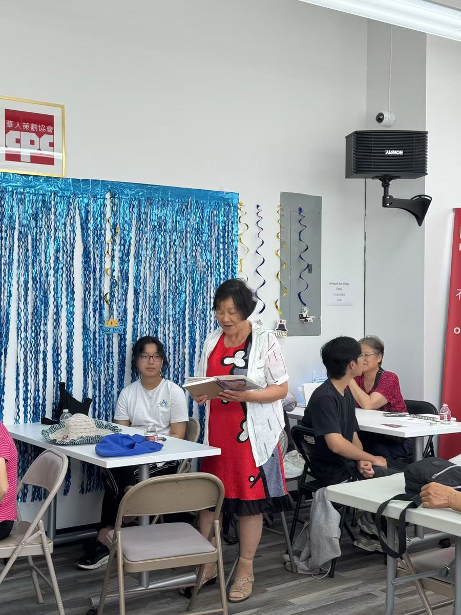 pcra_nyc's tweet image. 🥘Our intergenerational program, in collaboration with @newyorkcares and @cpc_nyc, has come to a close. Teens and seniors talked about their culture, shared their experiences, and brought home more than just recipes—they left with new friendships and memories.