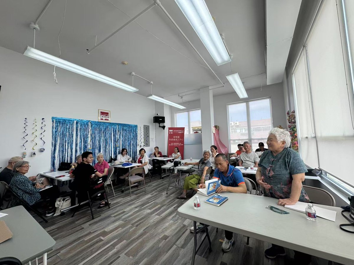 pcra_nyc's tweet image. 🥘Our intergenerational program, in collaboration with @newyorkcares and @cpc_nyc, has come to a close. Teens and seniors talked about their culture, shared their experiences, and brought home more than just recipes—they left with new friendships and memories.