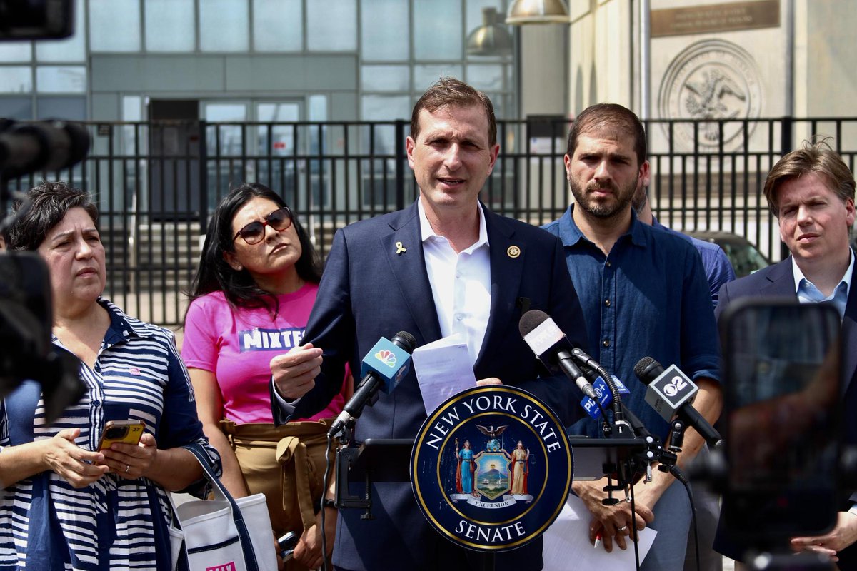 RepDanGoldman's tweet image. ICE is housing over 100 immigrants at MDC Brooklyn, a prison with conditions so “barbaric” that judges have refused to send convicted criminals there.
I joined my colleagues in state government to demand that ICE stop holding immigrants here and for BOP to answer my oversight…