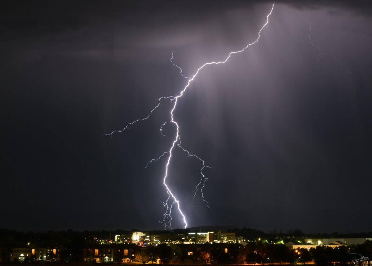 ColoradoWXNut's tweet image. Colorado Monsoon went nuts last night! The foothills got an incredible barrage! 100s of bright branchy bolts!!!
Longmont, CO | 07/13/25
#cowx #colorado #Nikon #nikonphotography @NikonUSA @NWSBoulder