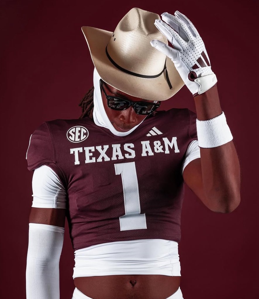 NEWS: 4-star athlete Tamarion Watkins commits to Texas A&amp;M over Georgia, Miami and South Carolina. 👍

+ Why A&amp;M? 
+ When did he get that feeling about the Aggies? 
+ How will Bateman use him? 

Story: on3.com/college/texas-…