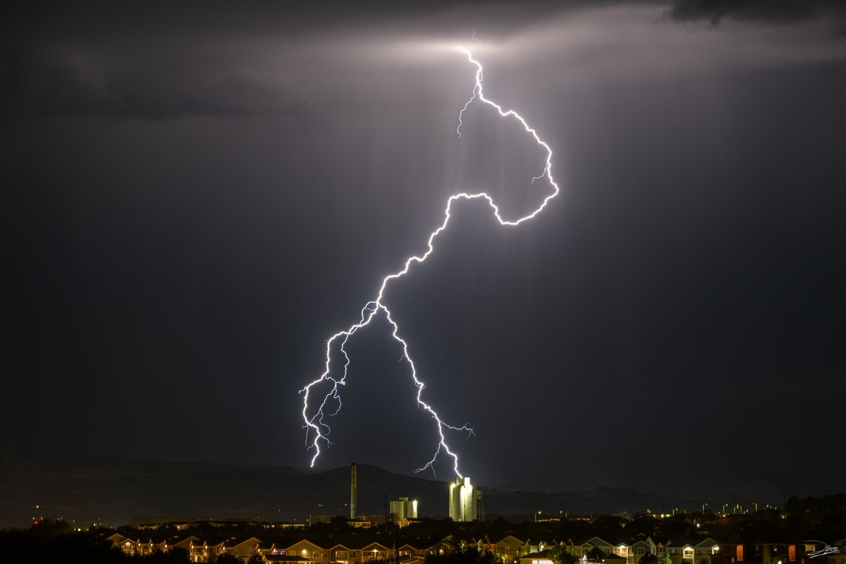 ColoradoWXNut's tweet image. Colorado Monsoon went nuts last night! The foothills got an incredible barrage! 100s of bright branchy bolts!!!
Longmont, CO | 07/13/25
#cowx #colorado #Nikon #nikonphotography @NikonUSA @NWSBoulder
