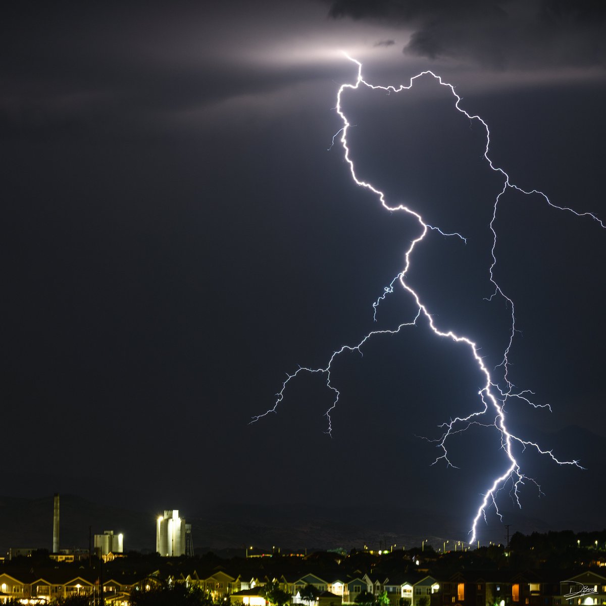 ColoradoWXNut's tweet image. Colorado Monsoon went nuts last night! The foothills got an incredible barrage! 100s of bright branchy bolts!!!
Longmont, CO | 07/13/25
#cowx #colorado #Nikon #nikonphotography @NikonUSA @NWSBoulder