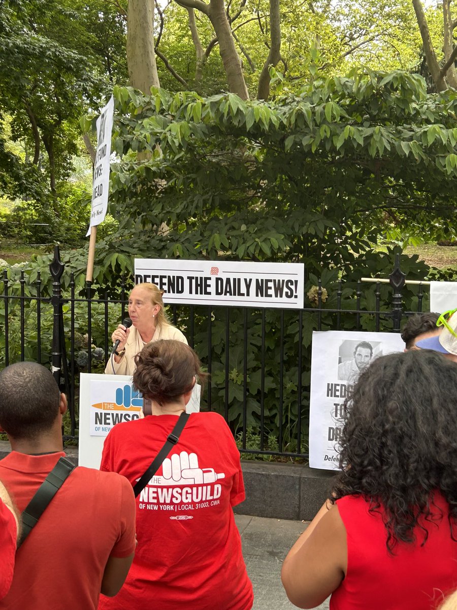 galeabrewer's tweet image. Today I rallied with city officials and the NY Newsguild to defend the Daily News against a predatory hedge fund. We must protect our free and fair press and the unionized workers of the Daily News!
