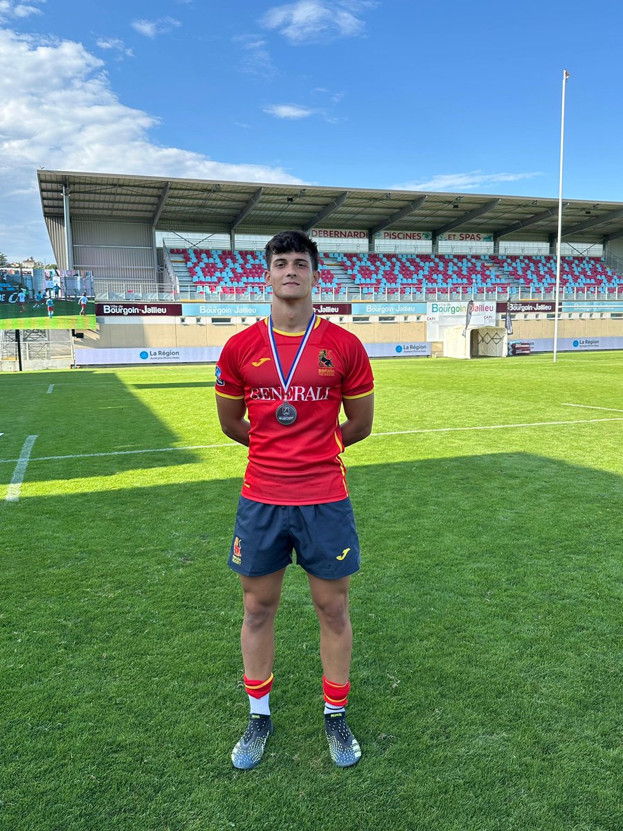 🏉España brilla en el Europeo M18 de Seven en Francia.

Manuel Almagro, del C.A.R, clave con varios ensayos y acciones decisivas que llevaron a la selección hasta la final frente a Francia.

Orgullo máximo por su esfuerzo y por las Leonas M18, campeonas de Europa. 🇪🇸