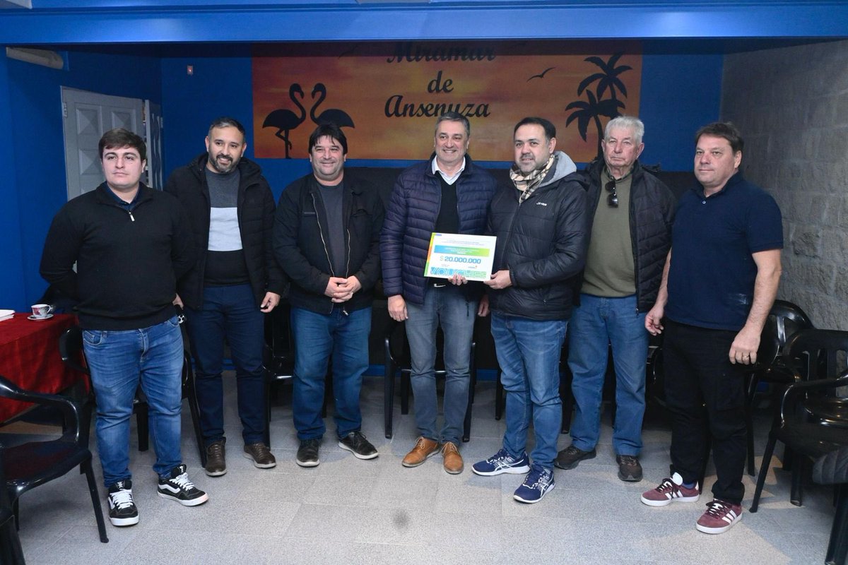 MinCoopCba's tweet image. La Cooperativa Eléctrica y de Servicios Públicos de #Miramar recibió un aporte de $20 millones del programa de Fortalecimiento. El legislador Gustavo Tevez entregó el apoyo que permitirá seguir invirtiendo en servicios para la comunidad.
#SeguimosHaciendo