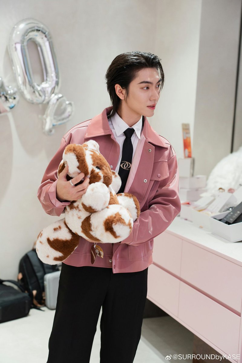 ✨Adorable vibes in sync, let's embark on a fragrant romantic journey <a href="/Bossckm_/">BOSS.CKM</a> made a surprise appearance at the SURROUND fragrance space to kick off an exclusive birthday party.
🧸Find boss's same style here.  
📍「KASE」Jing'an CP, No.68 Yuyuan Road, Jing'an District, Shanghai