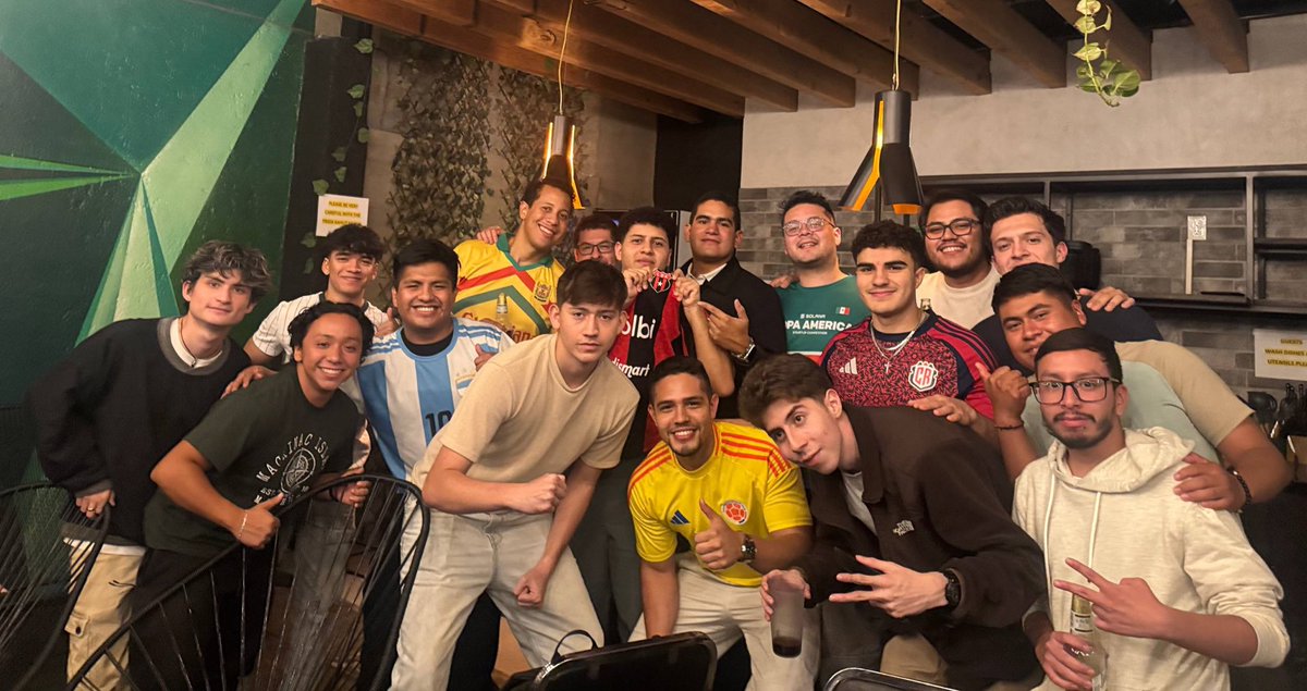 aleregex's tweet image. Último día de la hackathon en México 🇲🇽
Todos con poleras de sus países, me prestaron la de Argentina 🇦🇷 y confirmé que en Web3 no hay fronteras. La próxima llevo la tricolor 🇧🇴
Hagamos a LATAM grande 🌎
@BuildOnStellar #CasaBuilder #LatamBuilders @TheBAFNetwork @StellarOrg