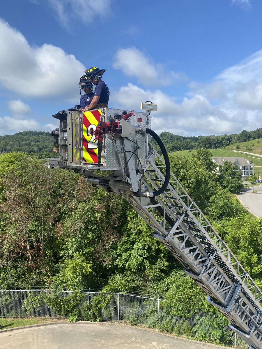 FranklinFire's tweet image. FIRE TRAINING TUESDAY: Ten Franklin Firefighters recently completed the 40-hour In-House Aerial Apparatus Driver Operator (AADO) course. During the class, they learned how to operate aerial fire apparatus such as ladders and platforms, flow water from elevated master streams, and…