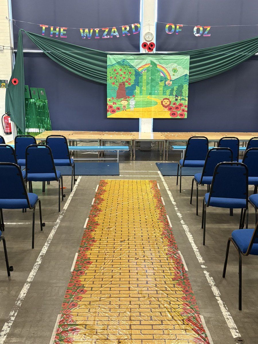 And that’s a wrap! Well done to the staff and children from Y3, Y4 and Y5 for putting on such a marvellous, wonderful production! Lots of children shining tonight! 🌈🧙‍♂️