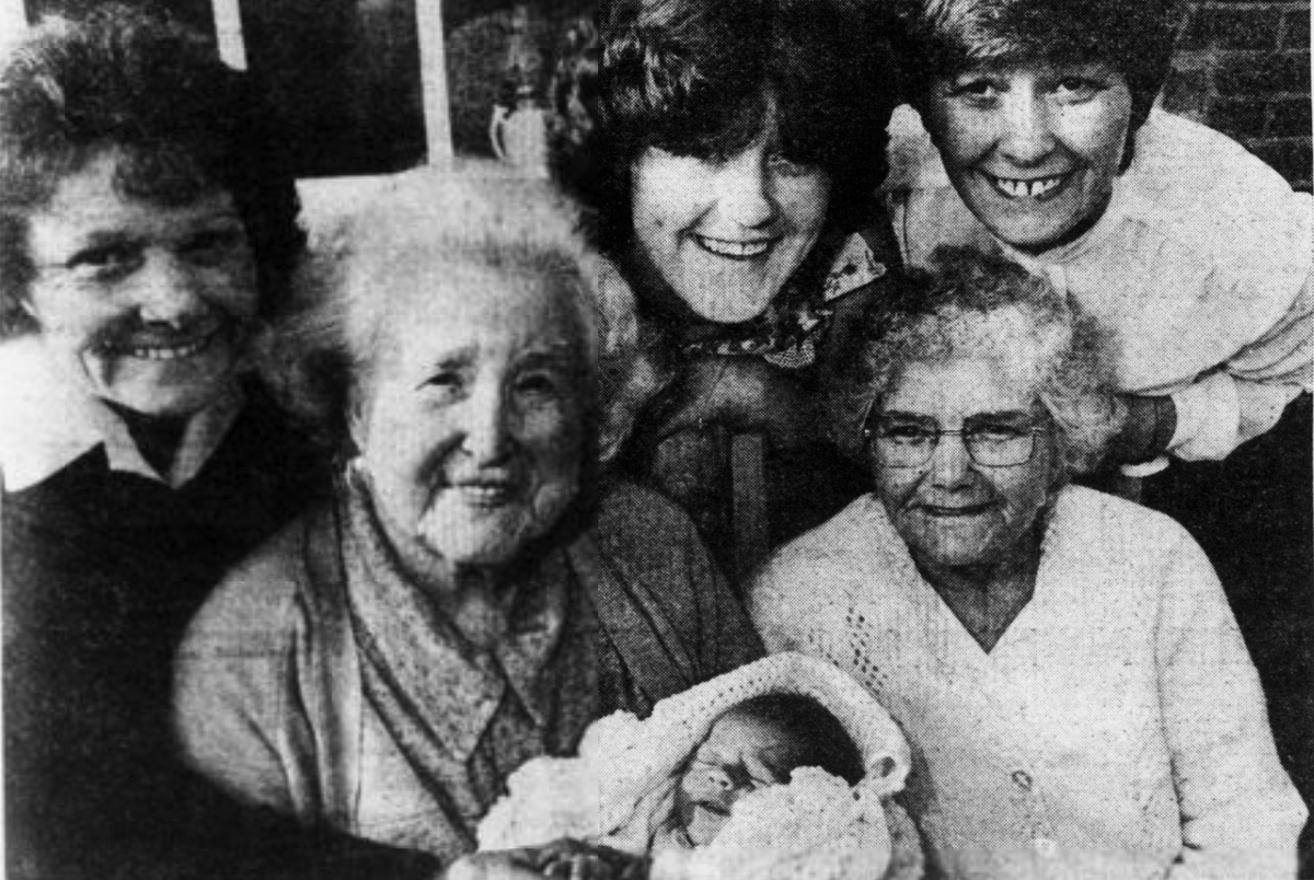 Do you have any family photos which show three or even four generations?

Back in 1980, this family broke records to include six 😮 
bit.ly/4kyZpBP