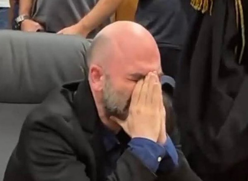 Forza, grande Roby, l’Italia onesta è e sarà sempre con te. 
#saviano