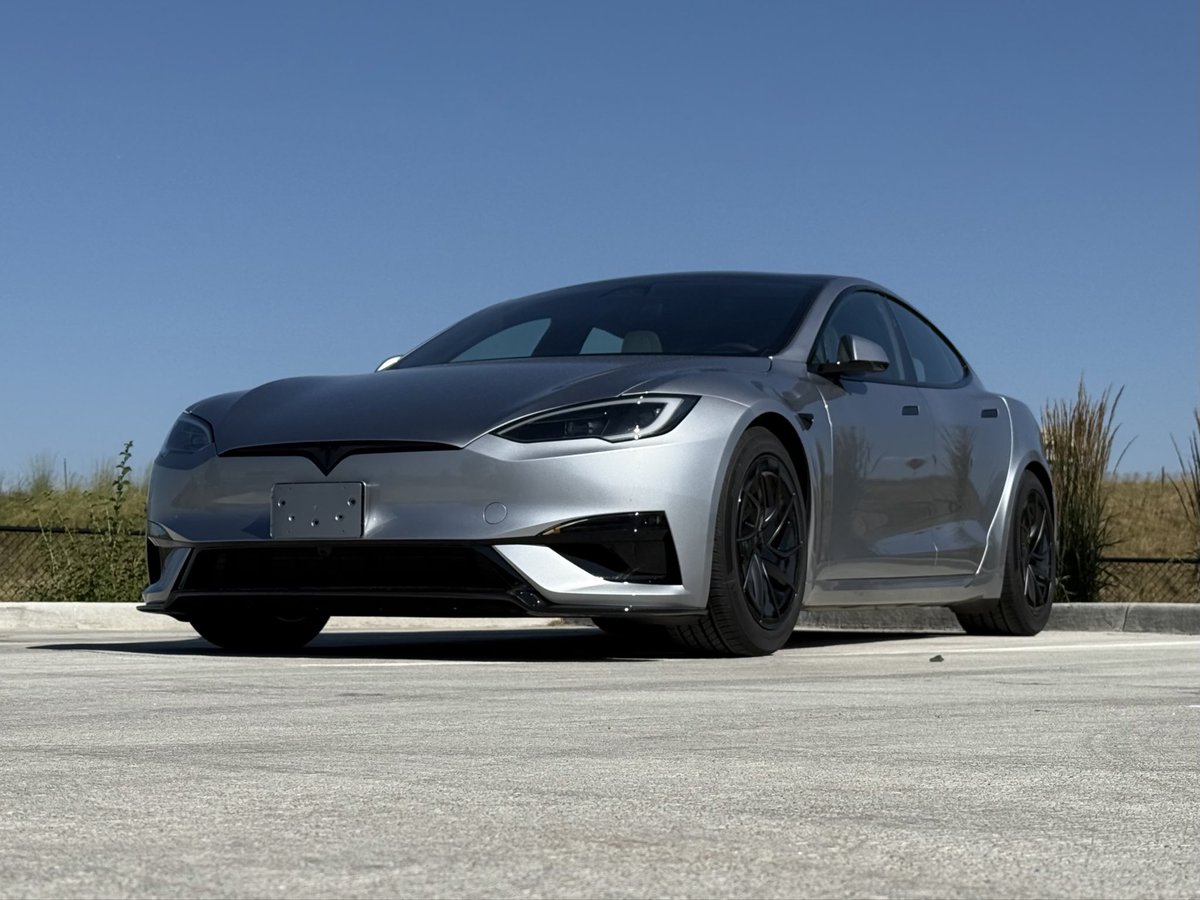 teslaflexx's tweet image. Between my old 2021 Model S Plaid and this 2026 Model S Plaid, the improvements are noticeable.
If the S/X got an 800v pack with 48v architecture it would be very hard not to buy one.
However, my Model 3 Performance is fun to drive and drives itself very well on FSD.
I will…