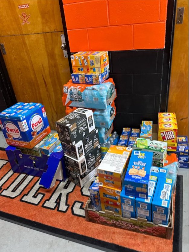 Shoutout to our guys Roderick Kearney and Darius Catron for helping supply our student athletes with snacks throughout the summer‼️ #TheRaiderWay 🍊