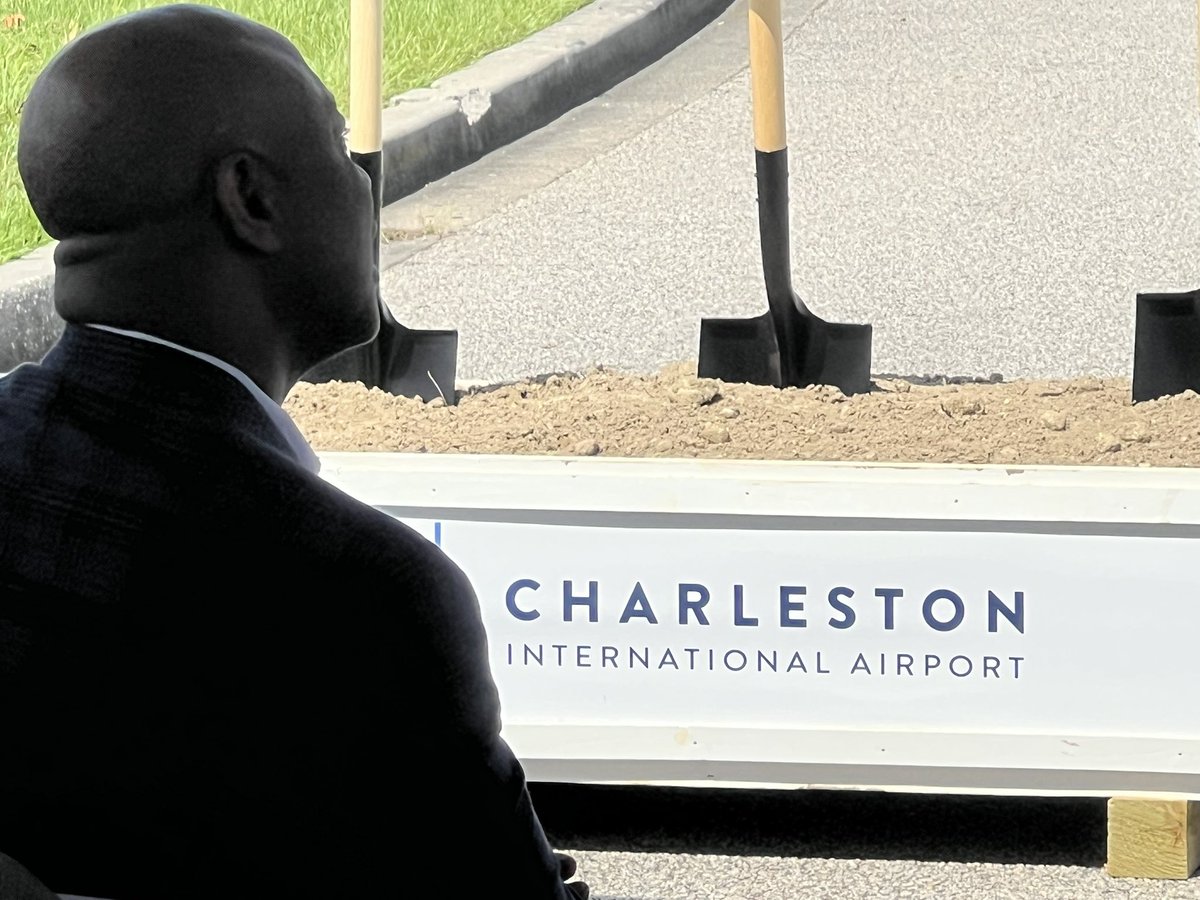WebbWright's tweet image. Charleston International Airport announces the groundbreaking for their $105 million West Gates Expansion project. SC Senators Tim Scott and Lindsay Graham were on hand along with Governor Henry McMaster. The project expected
to wrap up at the end of 2026 @ABCNews4 #chsnews