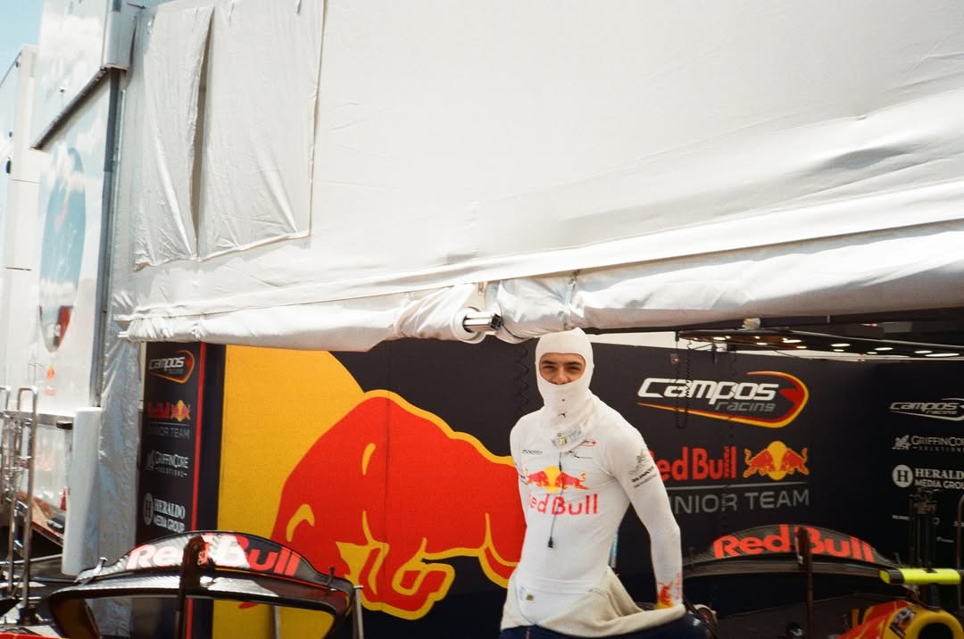 PMartiUpdates's tweet image. 📲🇬🇧| Disposable camera snaps of Pepe during the Austrian GP 📸
via Formula 2 (@/formula2) Instagram post
📲🇪🇸| Fotos con cámara desechable de Pepe durante el GP de Austria 📸
vía publicación de Instagram de Formula 2 (@/formula2)
#F2 #RBJT #PepeMarti