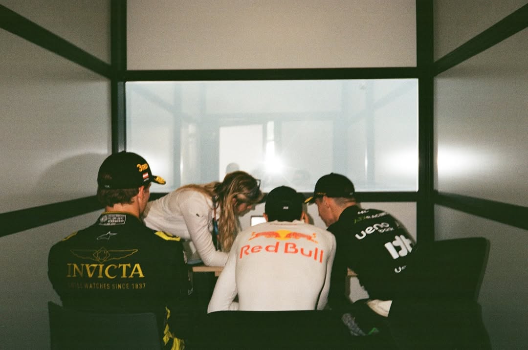 PMartiUpdates's tweet image. 📲🇬🇧| Disposable camera snaps of Pepe during the Austrian GP 📸
via Formula 2 (@/formula2) Instagram post
📲🇪🇸| Fotos con cámara desechable de Pepe durante el GP de Austria 📸
vía publicación de Instagram de Formula 2 (@/formula2)
#F2 #RBJT #PepeMarti