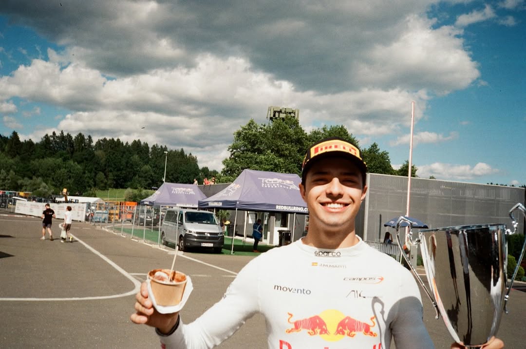 PMartiUpdates's tweet image. 📲🇬🇧| Disposable camera snaps of Pepe during the Austrian GP 📸
via Formula 2 (@/formula2) Instagram post
📲🇪🇸| Fotos con cámara desechable de Pepe durante el GP de Austria 📸
vía publicación de Instagram de Formula 2 (@/formula2)
#F2 #RBJT #PepeMarti