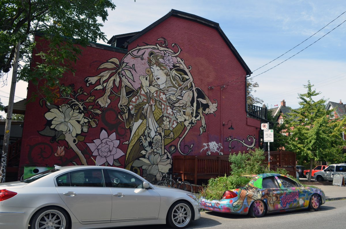 SeeTorontoNow's tweet image. Only have a quick stop in Toronto? Kensington Market is a must-see!
🛍️ Vintage shops for client gifts & souvenirs
🍷 Post-meeting drinks & eats
🎨 Unforgettable art & culture
#MeetinToronto #SeeTorontoNow
destinationtoronto.com/leisure-blog/p…