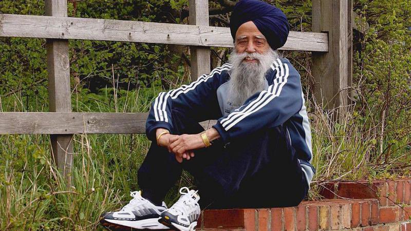 Report1Bharat's tweet photo. पंजाब के जालंधर में सड़क हादसे में प्रसिद्ध धावक फ़ौजा सिंह का निधन हो गया। 114 वर्षीय फ़ौजा सिंह ने कई अंतरराष्ट्रीय मैराथन में भाग लेकर भारत का नाम रोशन किया था। 

#FaujaSingh #Jalandhar #Punjab #LegendLost #IndianAthlete https://t.co/U93X9u8qhA