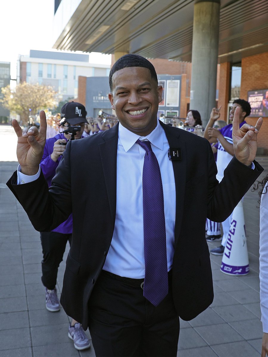 GCU_WBB's tweet image. Wishing Head Coach @CoachGandy a very happy birthday! ๐ ๐ฅณ
Have a great day, Coach!