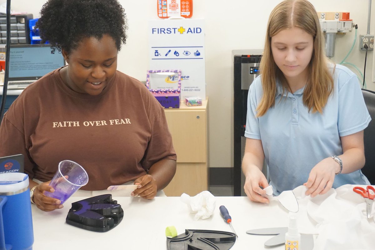 MassRobotics's tweet image. BlueTech Summer Academy day 1 🌊🐟
Learn more here: massrobotics.org/stem/summer-bl…
#stem #Bluetech #oceantech