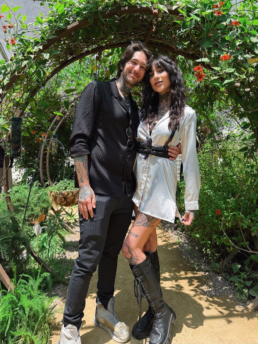 dippedinpoison's tweet image. Went to the track & butterfly garden for anniversary weekend- it was perfect 🖤