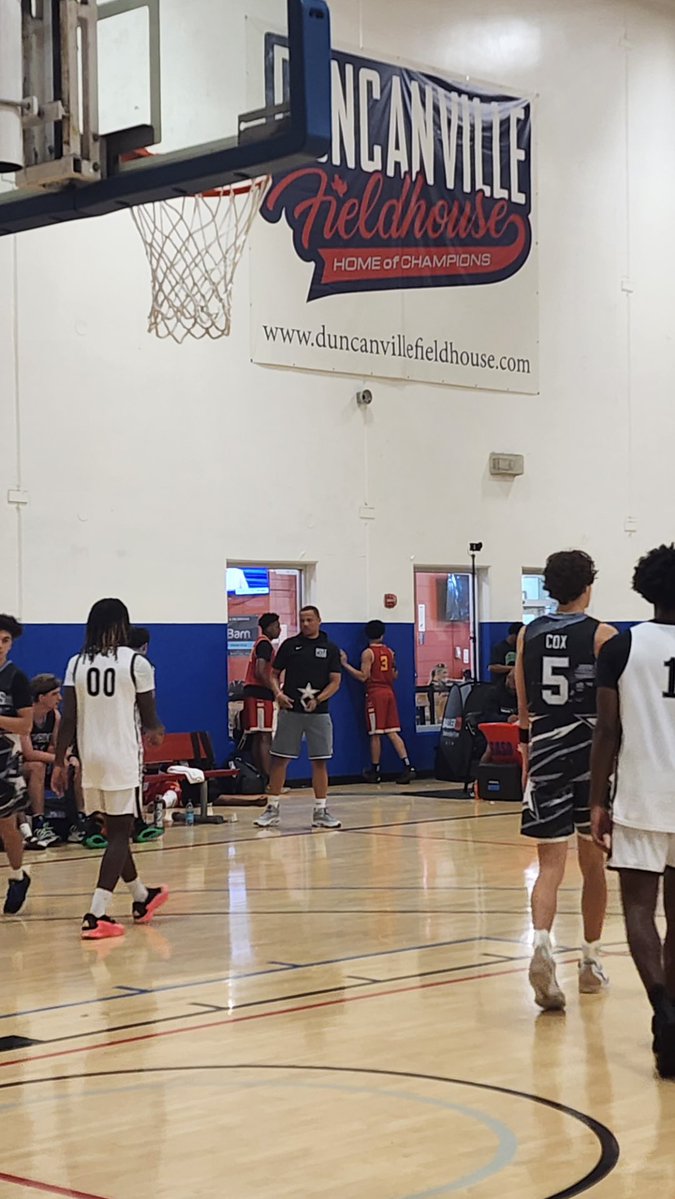 Our own Coach Blackwell coaching at GASO Duncanville 2025 ⛹️ #BuildingChampions #tamusa
