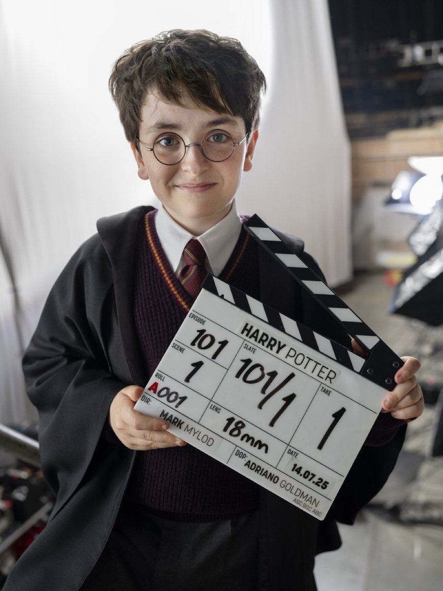 GeeksGamersCom's tweet image. NEW look at Dominic McLaughlin as Harry Potter. Filming has now begun for the new ‘HARRY POTTER’ series on HBO!