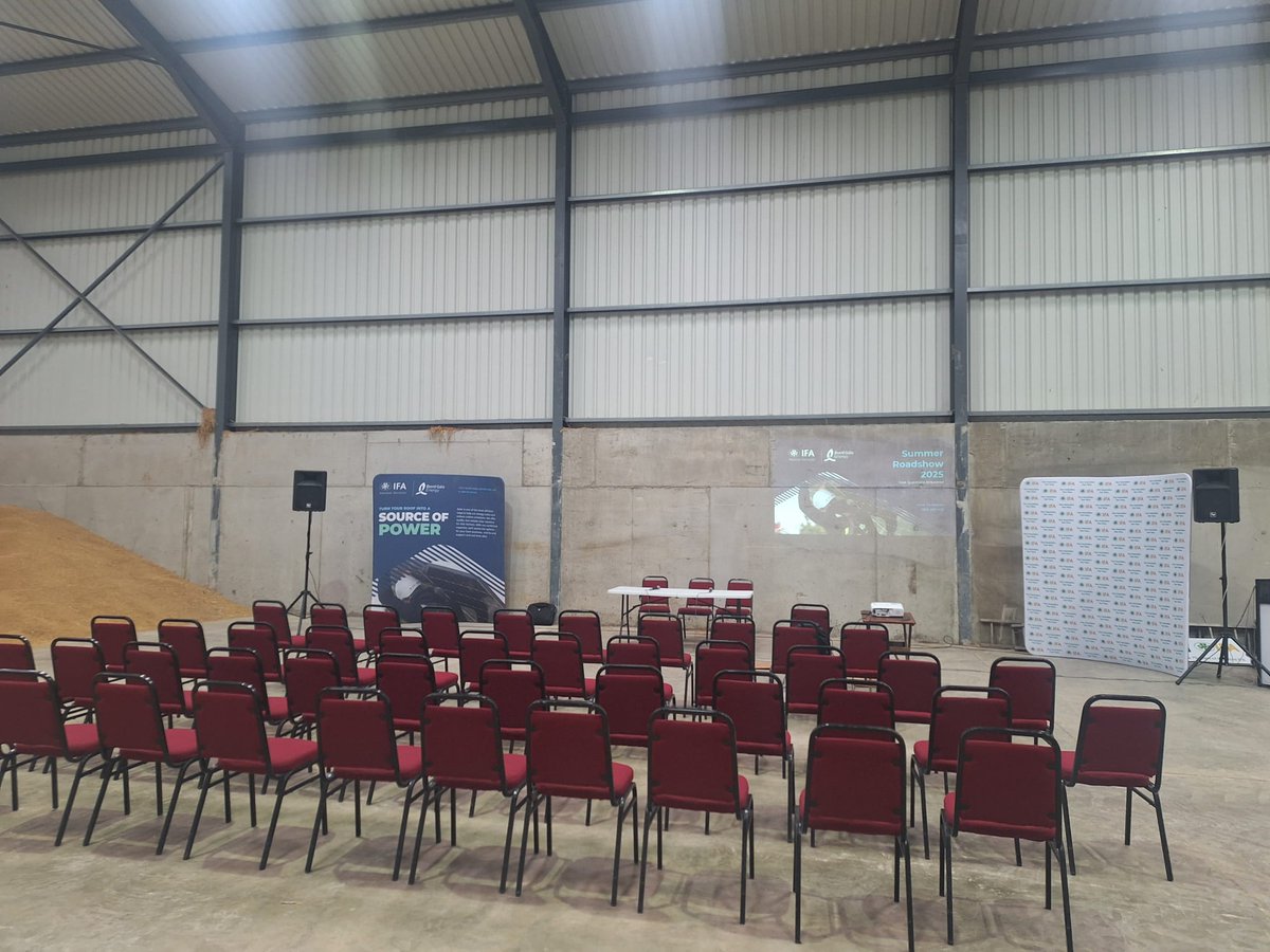 JacWhelanFagan's tweet image. Set up and ready to go here on Paul Kehoe's farm in Glascarrig, Co. Wexford as part of @IFAmedia solar Roadshow @BordGaisEnergy Open to all farmers in the county to come along and hear how solar can work for you 💡 @gormanifa @AliceDoyleIFA @SelenaMckenzi12 @PaulOBrien2020