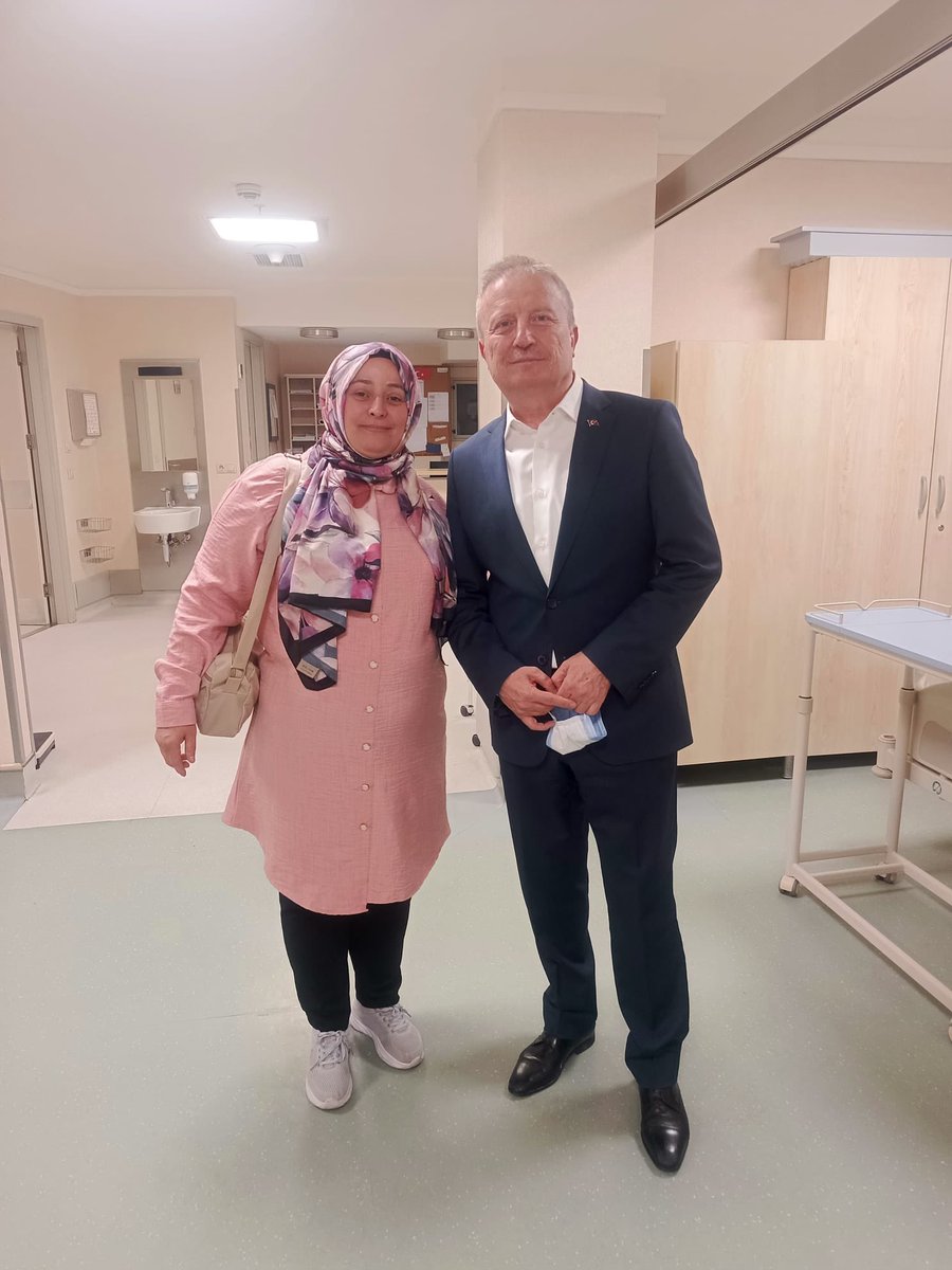 Hidayet kardeşim belki hastaneye nasıl geldi, kim getirdi ?  hatırlamayacak ama eşi Güler Kardeşimin çabasını ve fedakarlığını ben hiç unutmayacağım. Allah ağız tadlarını bozmasın, ömür boyu sağlıklı ve mutlu yaşasınlar. #öncesağlık #önceinsan