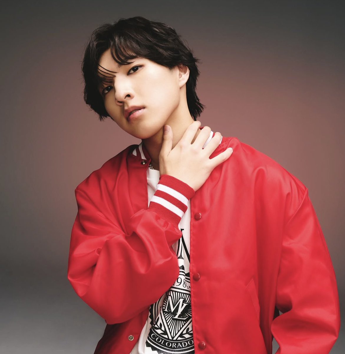 KenzieEiji's tweet photo. I thought that’s BTS Taehyung for a sec https://t.co/UWW8gGicqx