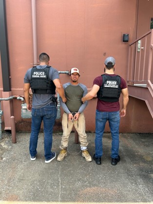 ERONewOrleans's tweet image. 馃毃CHILD MOLESTER ARRESTED: ICE New Orleans arrested Genaro Perdomo Mateo, a citizen of Honduras. His criminal history includes:
馃挜Felony Touching Child for Lustful Purposes
馃挜Molesting
馃挜Gratification of Lust
馃摙We don't overlook predators. We deport them. 馃挭馃嚭馃嚫