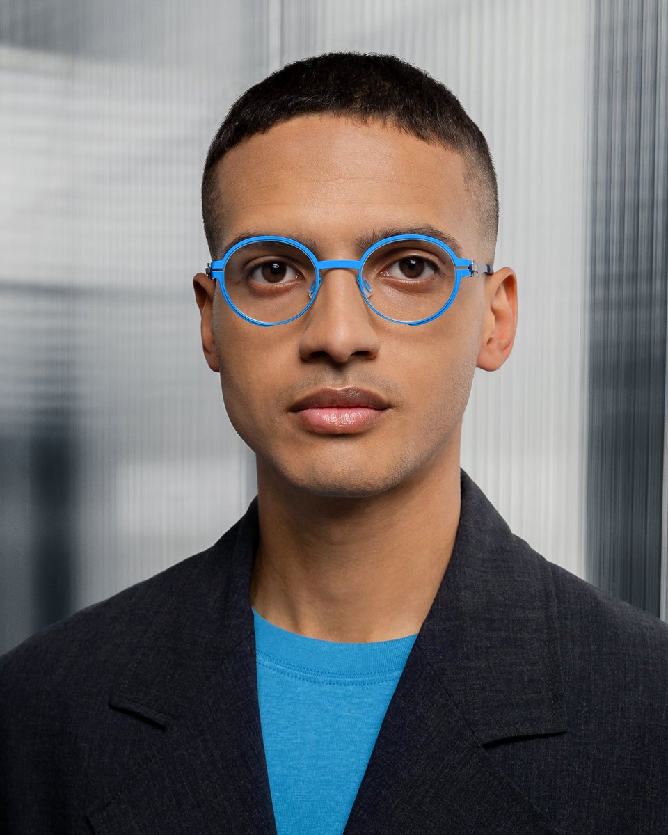 OVVOoptics's tweet photo. Style 6075 in Electric Blue 💙
Retro ‘70s attitude meets next-gen engineering. Crafted from Surgical Steel & Titanium, bold, brilliant, impossibly light.
#OVVO #Timelessdesign #Modernedge https://t.co/8T5Y83qdNB
