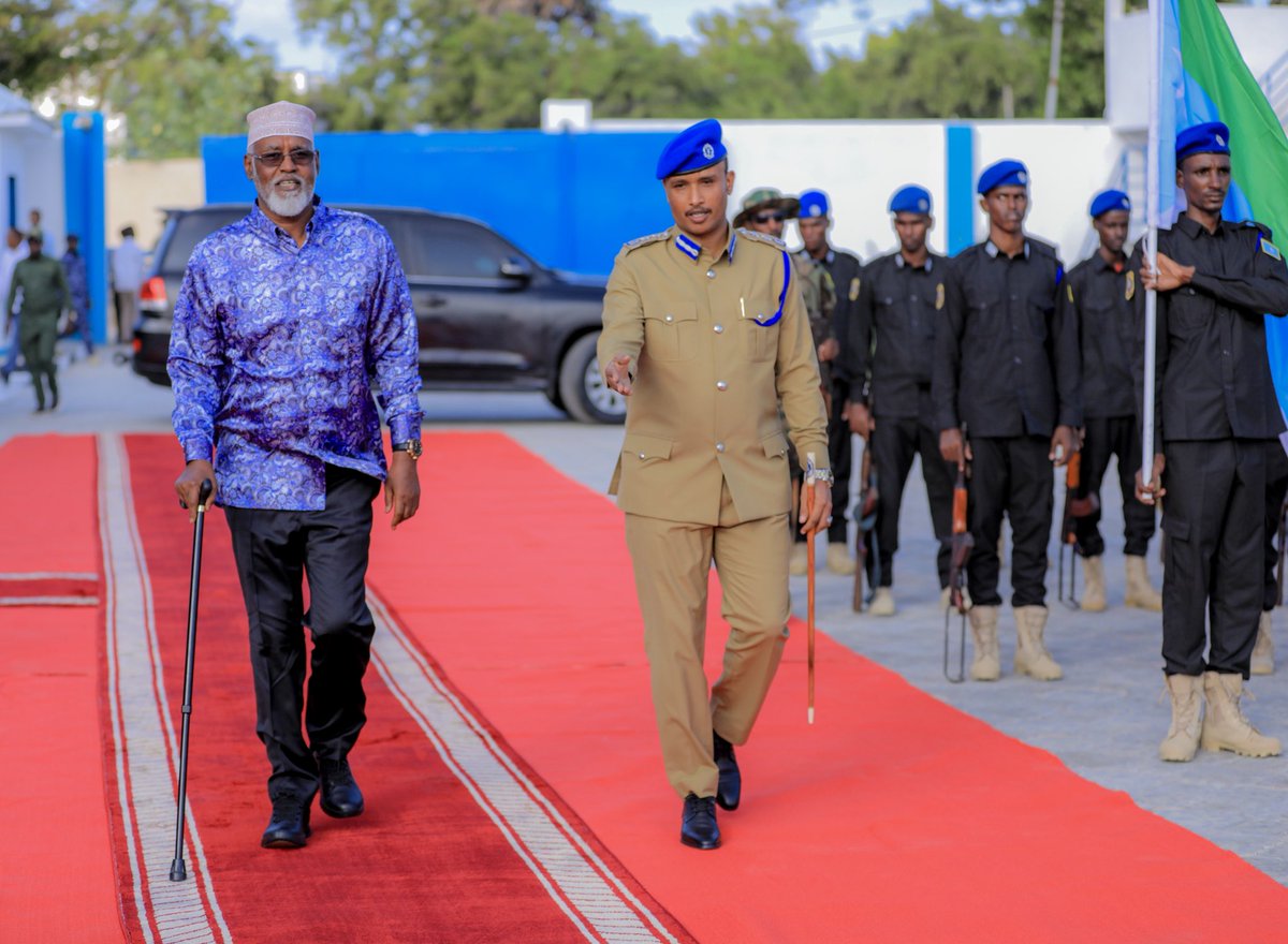 JSStatehouse's tweet image. Madaxweynaha Dowladda Jubaland, Mudane Axmed Maxamed Islaam, ayaa xariga ka jaray Saldhigga Dhexe ee Degmada Kismaayo ee Ciidanka Booliska Dowladda Jubaland.