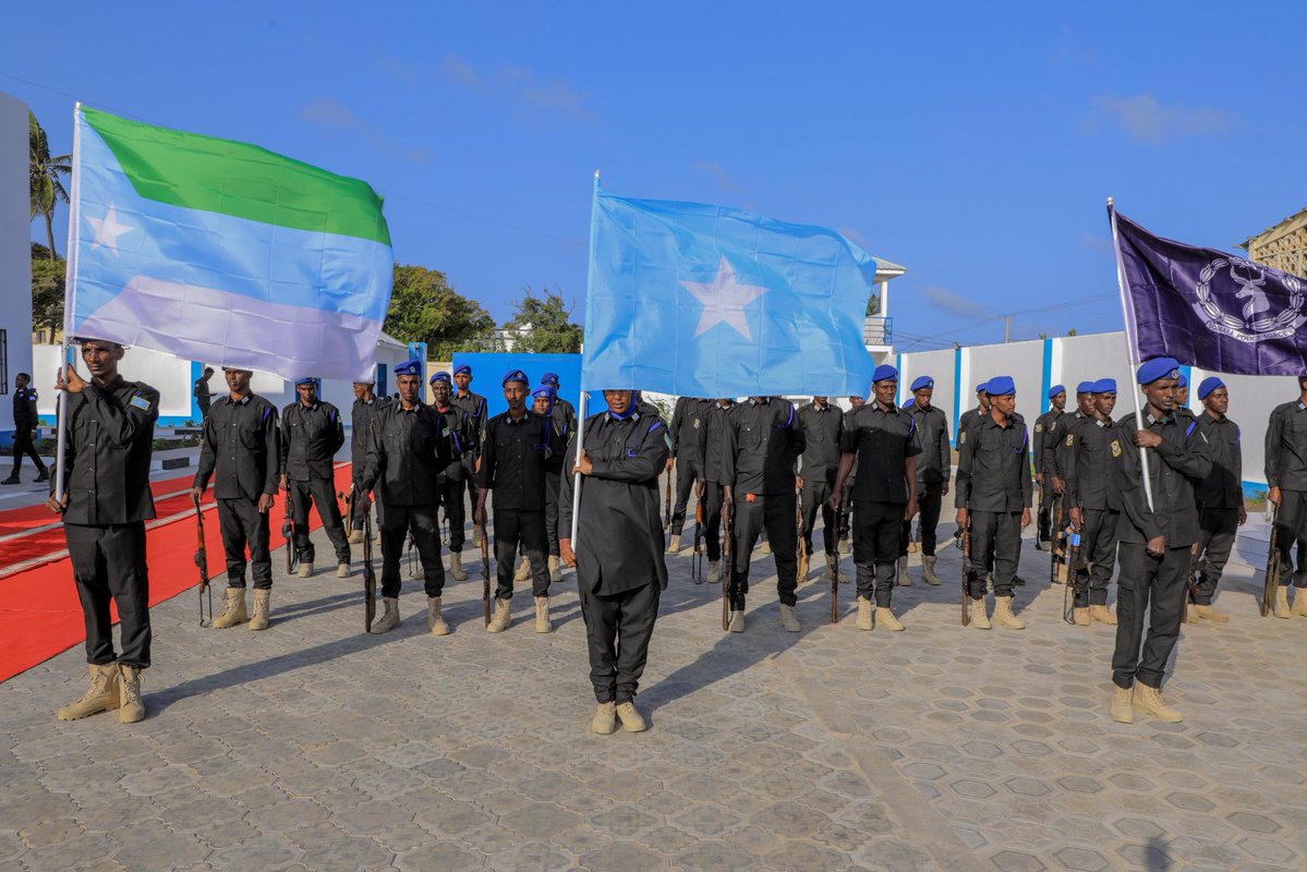 JSStatehouse's tweet image. Madaxweynaha Dowladda Jubaland, Mudane Axmed Maxamed Islaam, ayaa xariga ka jaray Saldhigga Dhexe ee Degmada Kismaayo ee Ciidanka Booliska Dowladda Jubaland.