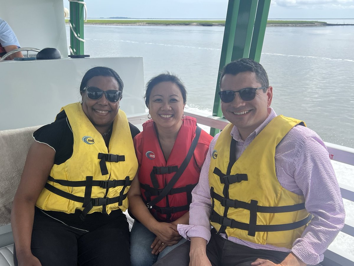 C_Herring's tweet image. What a weekend! At the ACNR retreat in the Eastern Shore I explored our aquaculture & agriculture industries. Returning home, I joined supporters rallying for @Guzman4Virginia in Alexandria & Sunday I joined the @FairfaxDems asking for support for our @VAHouseDems candidates!