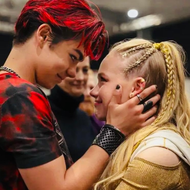 ᴛʜᴇ ᴍɪꜱꜱ ᴀᴛᴏᴍɪᴄ ʙᴏᴍʙ tweet media