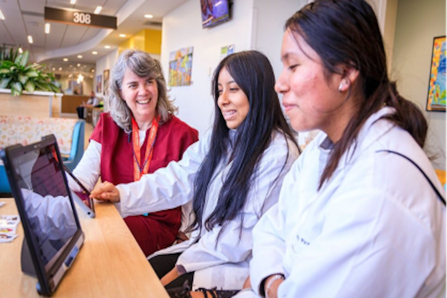 ASHAWeb's tweet image. SLP LeeAnn Taylor is one of many ASHA members joining the 100 Voices Movement: at.asha.org/Hs
As ASHA celebrates 100 years of advancing audiology and speech-language pathology, share your CSD passion and experiences with middle and high school students.
