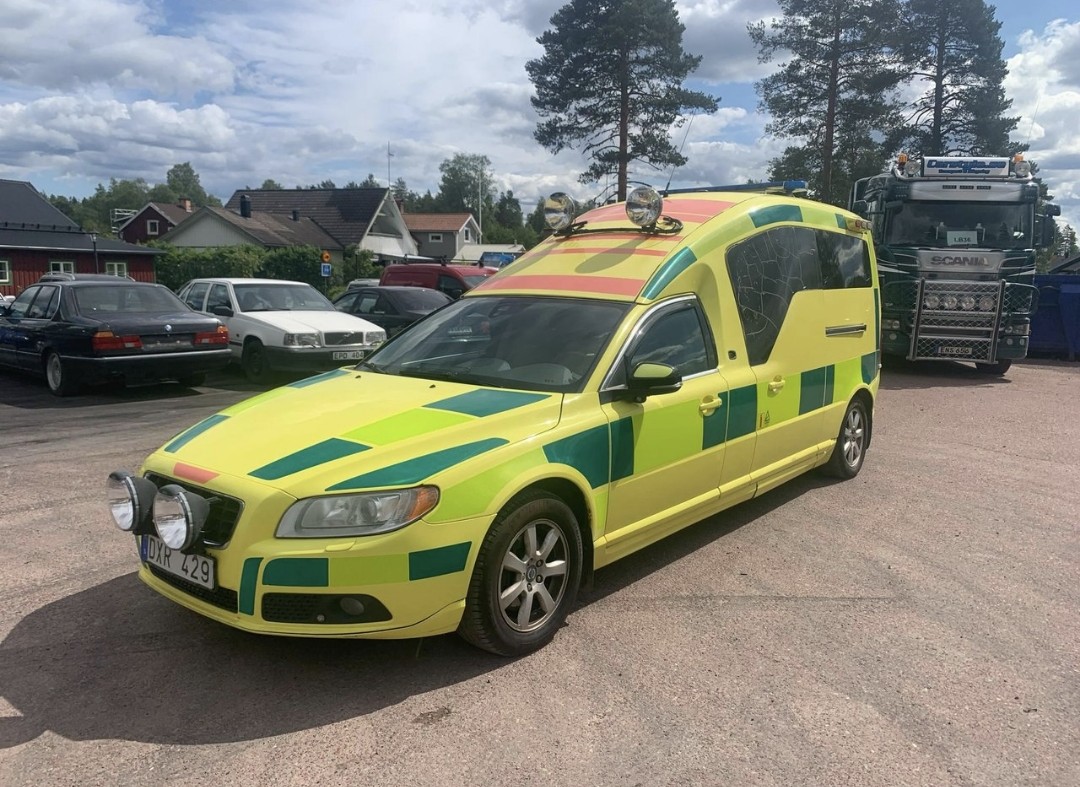 bluelightswede1's tweet image. Utan alla donationer från svenska folket skulle vi i stiftelsen inte kunna hjälpa Ukraina så mycket som vi gör så jag vill tacka för det🙏🇸🇪
Dock så fortgår kriget och senast bombades BB med förödande konsekvenser. Vi har under en tid tänkt att skapa en ambulans som är…