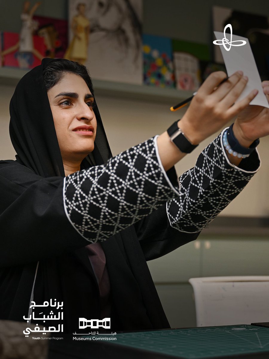 VisitIthra's tweet image. في ورشة تفاعلية مع الفنانة سارة أبو عبدالله، وبالتعاون مع @MOCMuseums، قام مشاركو "برنامج الشباب الصيفي" بصناعة أرشيف بصري من صورهم وذكرياتهم ولقطات من حياتهم اليومية؛ من أجل نتيجة تعبّر عن ملامح جيل بأكمله.
#إثراء