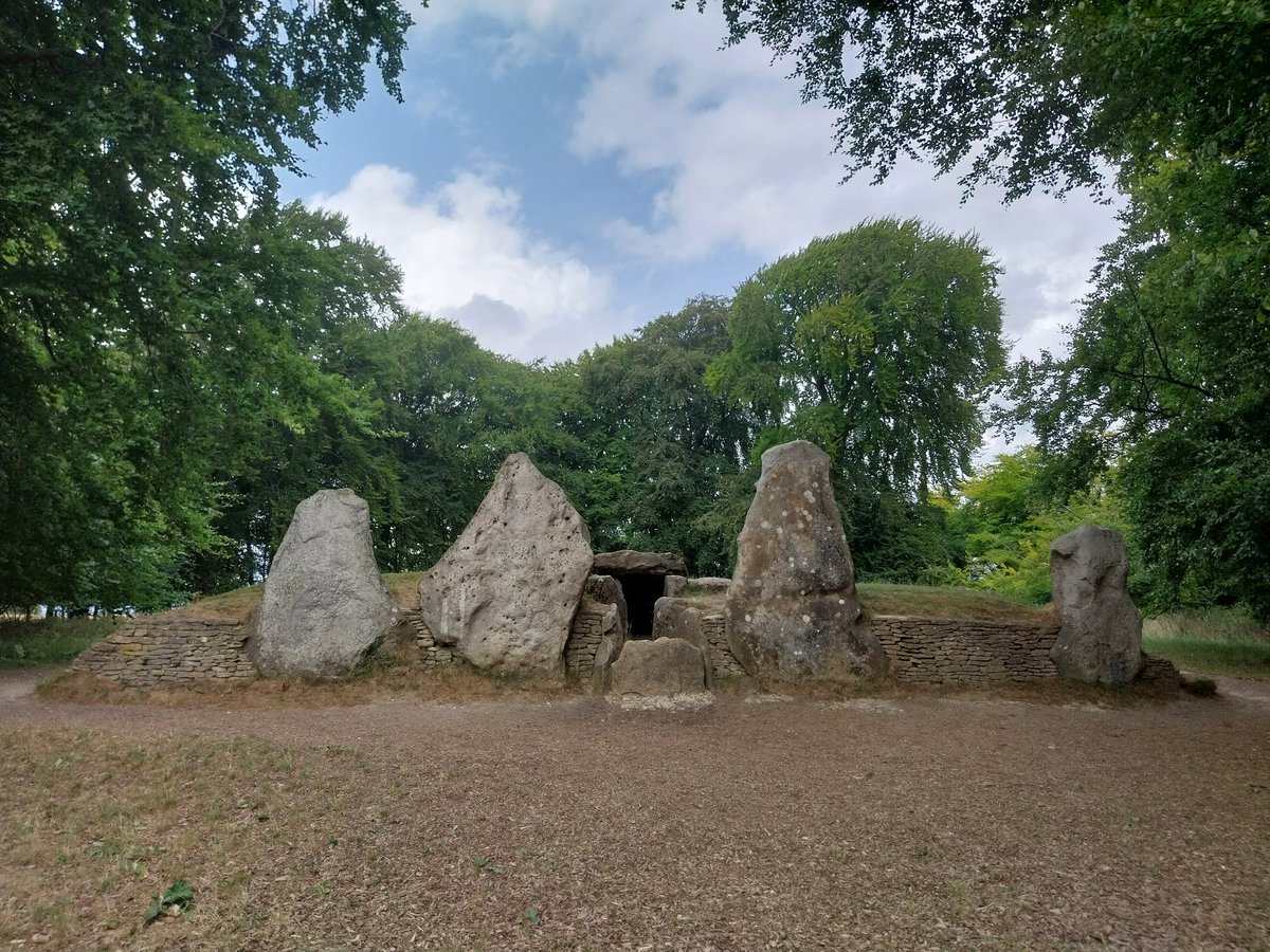 chipsrhys's tweet photo. Wayland's smithy, this neolithic barrow had a certain atmosphere about it much like an old church would. But being outdoors gave it an edge
#ontheridgeway https://t.co/ySCzGhsHAR