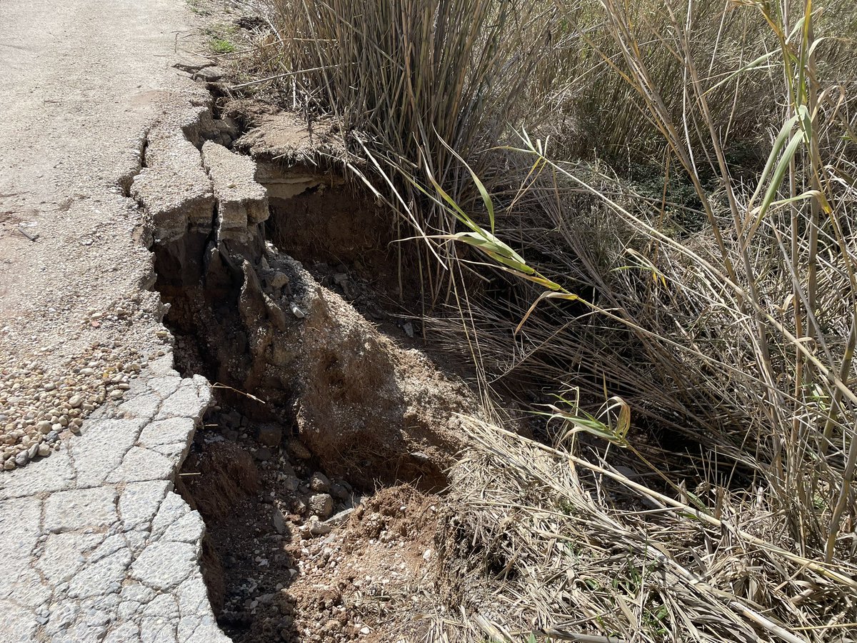 Jmaespinosa's tweet photo. @Ayto_Cehegin ¿Y los afectados por los destrozos de la Dana en los accesos a nuestros domicilios? Para cuando...
¿Qué criterios habrá seguido el ayuntamiento para priorizar unas obras sobre otras? https://t.co/Gj7KhqZMfe