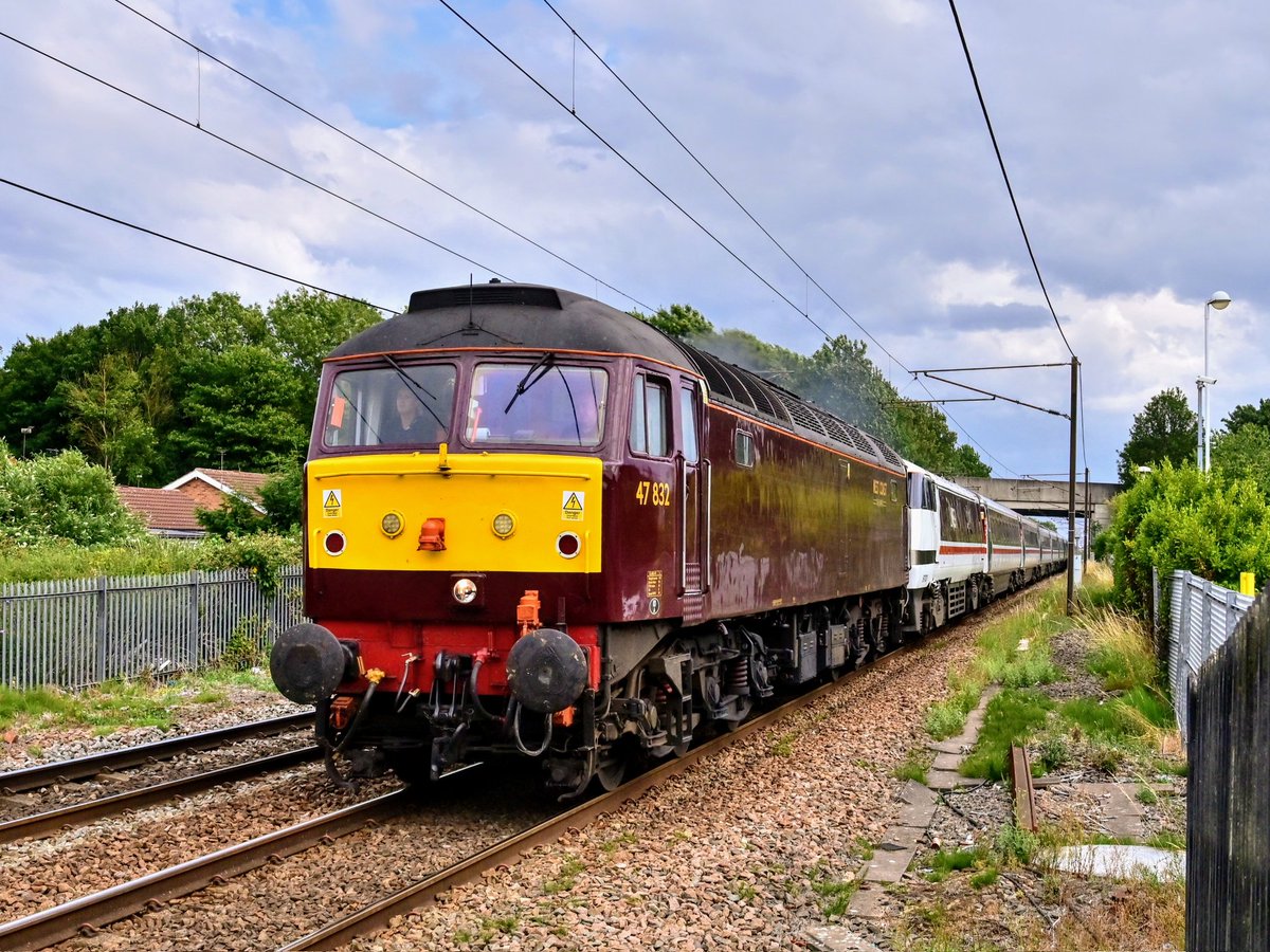 Another 91 drag! 47832 powers through Bentley with 91101 and Mk4 set on 5A31 Doncaster to Neville Hill T&amp;RSMD.