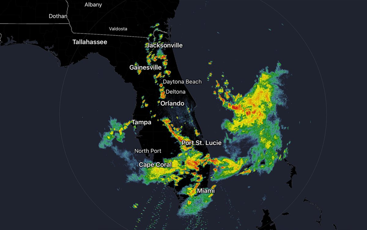iCyclone's tweet image. Wow. I hadn't looked at the radar since KMLB came back online and when I did, I was kinda surprised. That convective pattern is definitely giving cyclonic vibes. #tingles #Invest93L